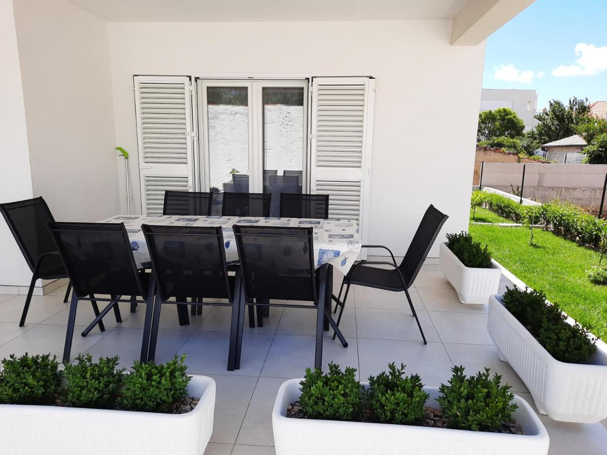 Holiday Home Bajlo Apartment With Three Bedrooms 扎达尔 外观 照片