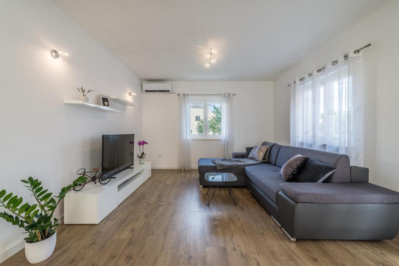Holiday Home Bajlo Apartment With Three Bedrooms 扎达尔 外观 照片