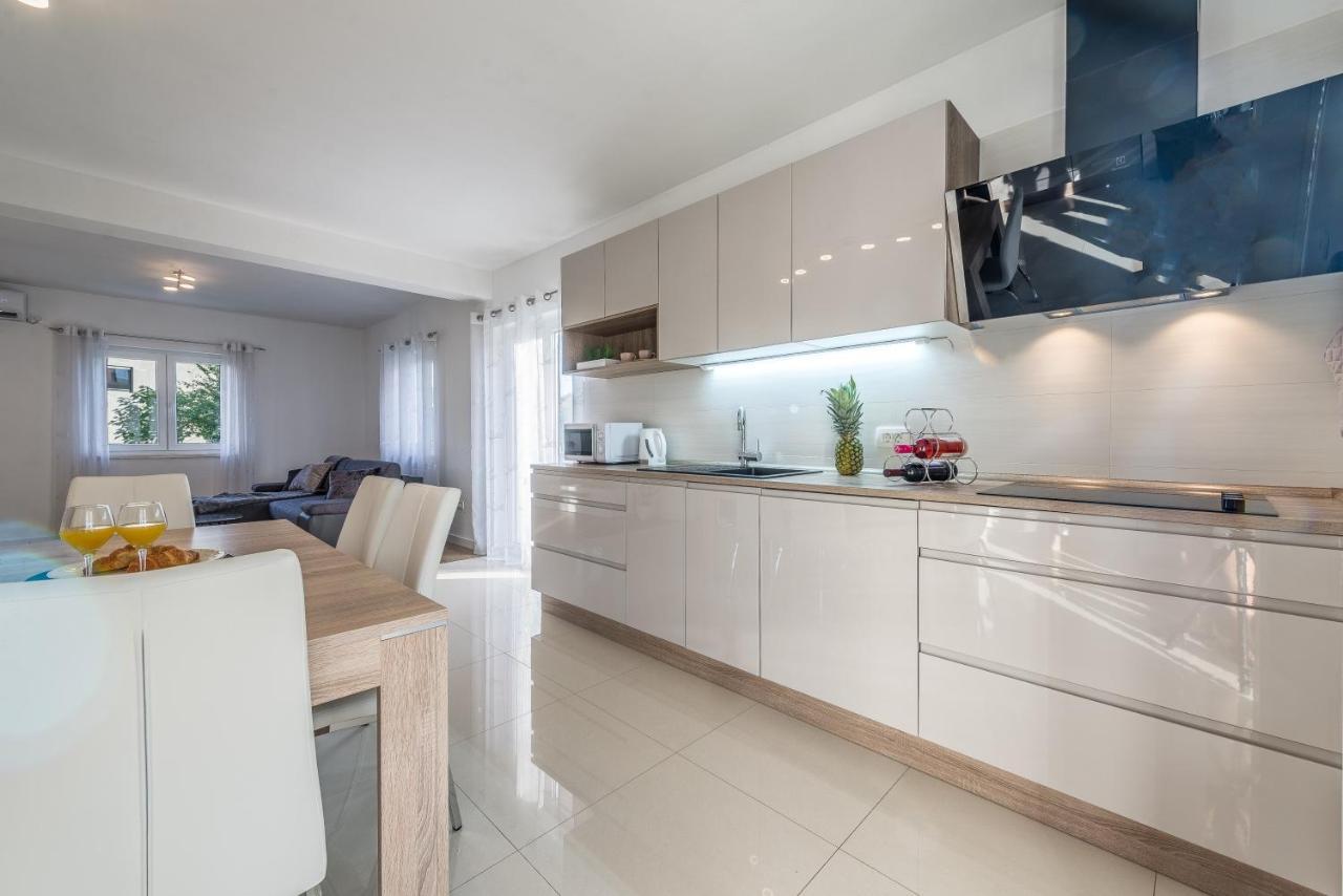 Holiday Home Bajlo Apartment With Three Bedrooms 扎达尔 外观 照片