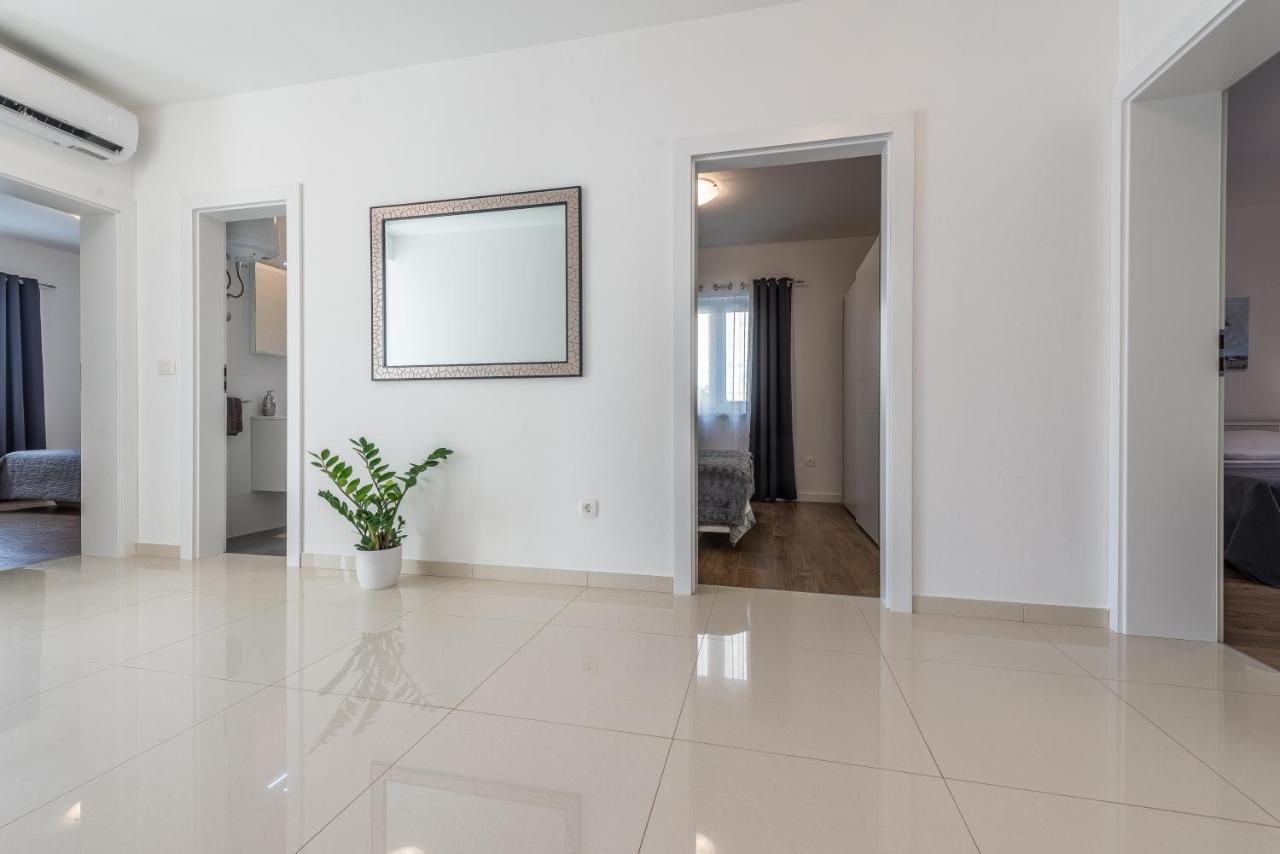 Holiday Home Bajlo Apartment With Three Bedrooms 扎达尔 外观 照片