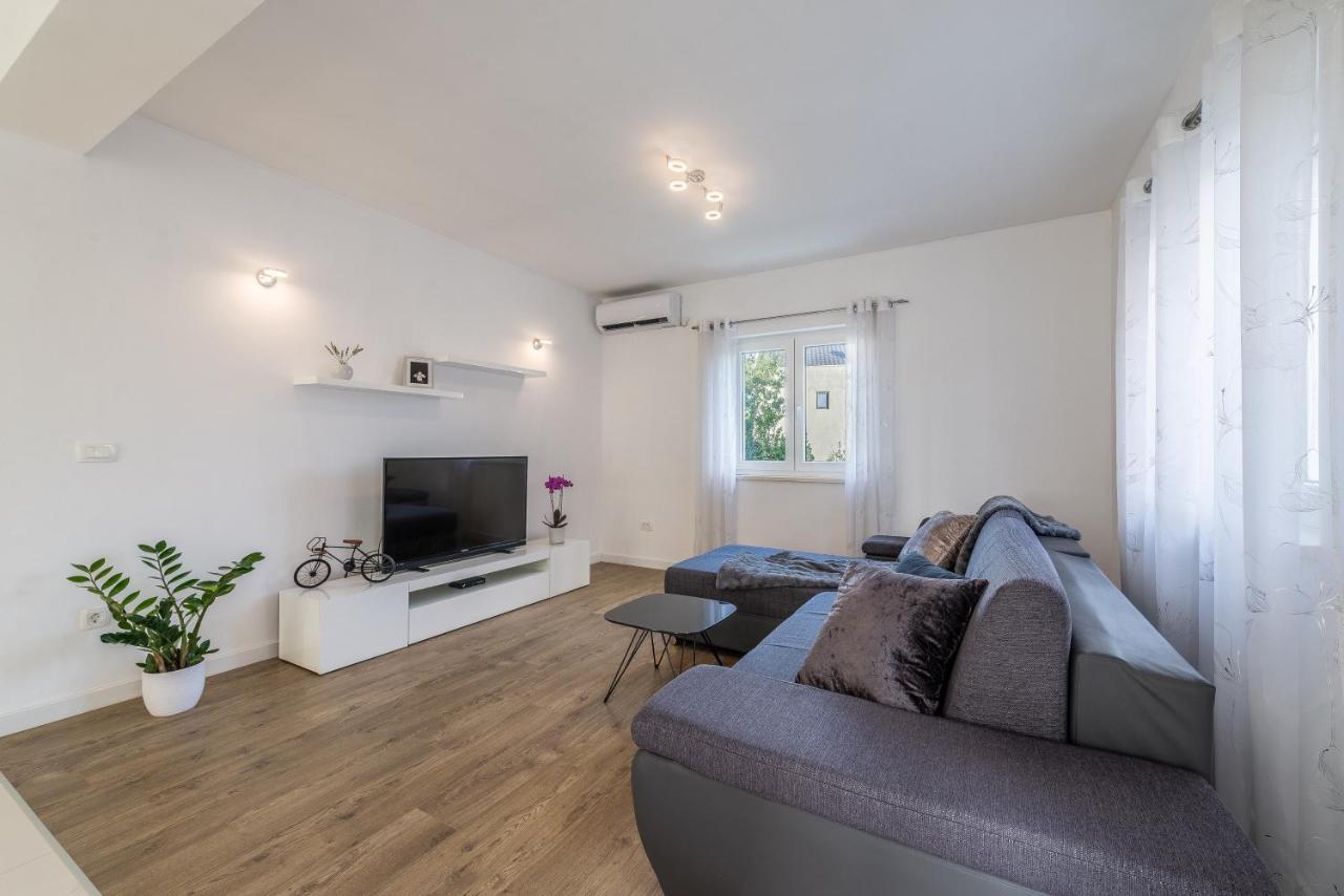 Holiday Home Bajlo Apartment With Three Bedrooms 扎达尔 外观 照片