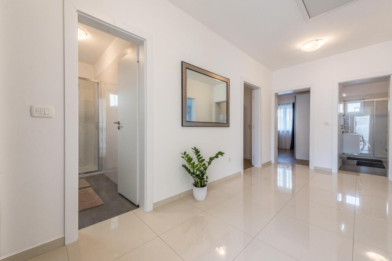 Holiday Home Bajlo Apartment With Three Bedrooms 扎达尔 外观 照片